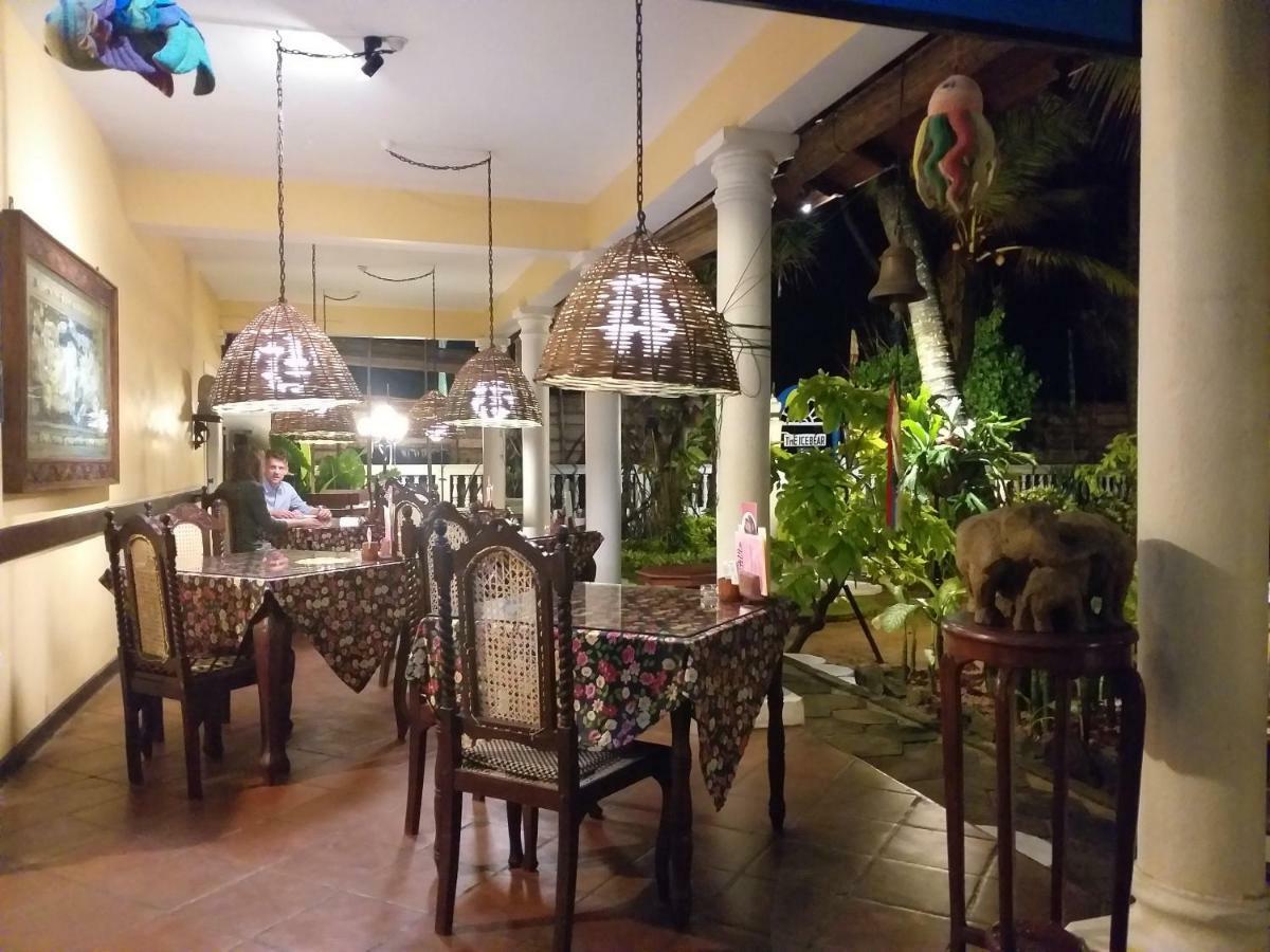 The Icebear Guesthouse Negombo Exterior photo
